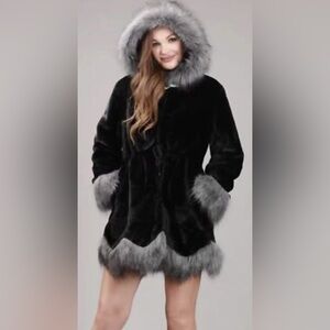 Women's Black and Gray Faux Fur Puffer‎ Coat Size Large